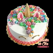 Queque de Unicornio Chantillí con detalles en Fondant - V